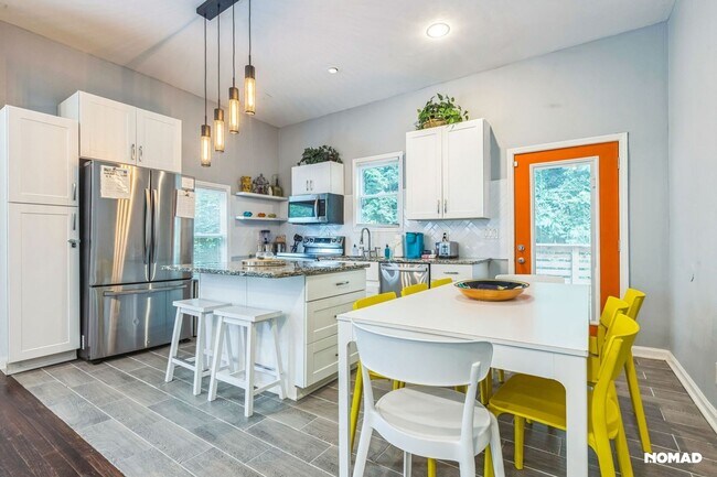 Building Photo - Spacious 4BR House in Atlanta