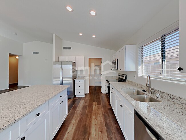 Building Photo - 3025 W Horsham Dr
