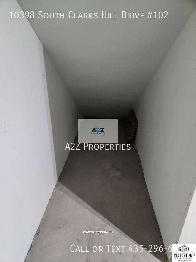 Building Photo - 10398 S Clarks Hill Dr