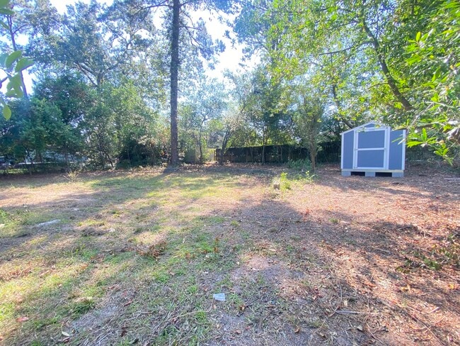 Building Photo - 2140 Silverdale Rd