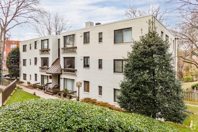 3829 Davis Pl NW - Georgetown North Condominiums
