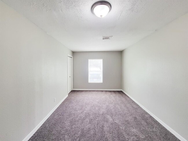 Building Photo - 15814 Murrelet Ct