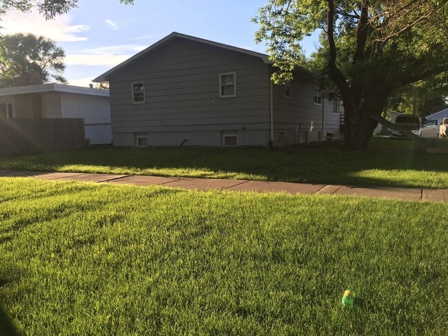 Building Photo - 2016 Dyke Ave