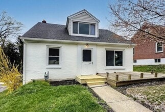 Building Photo - Available Now! Newly Renovated 3 Bedroom, ...