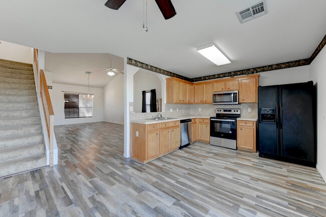 Building Photo - 4201 Thunder Creek Dr