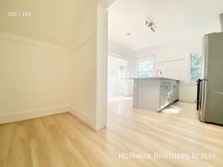 Building Photo - 400 N Ave 54