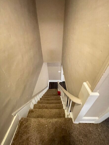 Building Photo - 16 Victory Ct