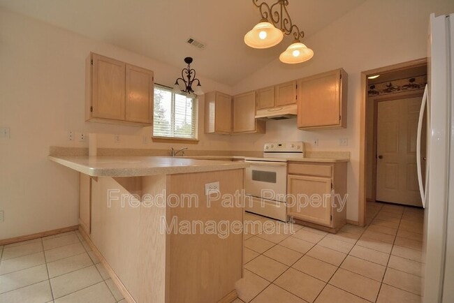 Building Photo - 500 E Sand Wedge Dr