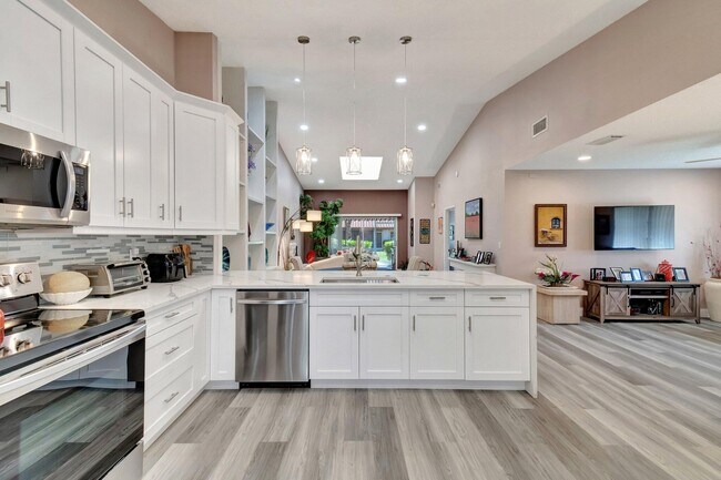 Building Photo - 6100 Waldwick Cir