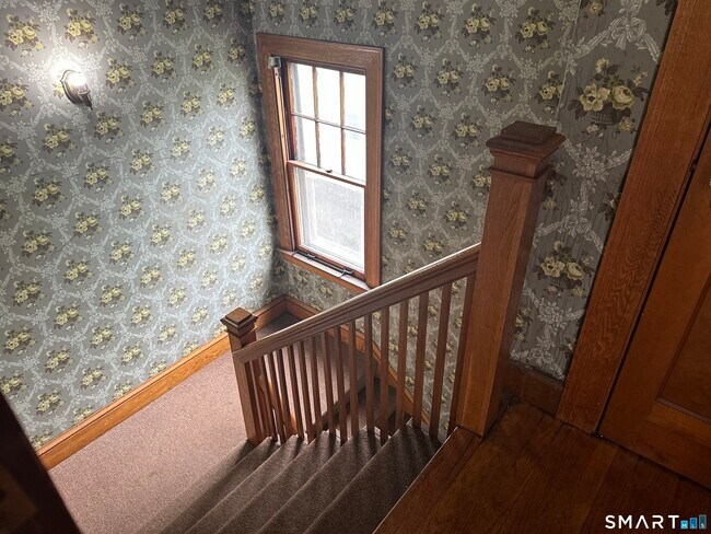 Building Photo - 35 Woodmere Rd