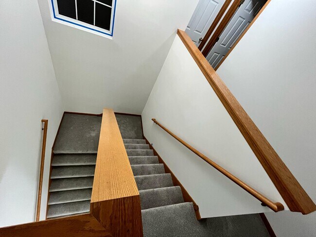 Building Photo - 5205 Holly Ln N