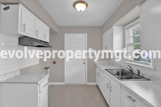 Building Photo - 1012 Mt Moriah Rd