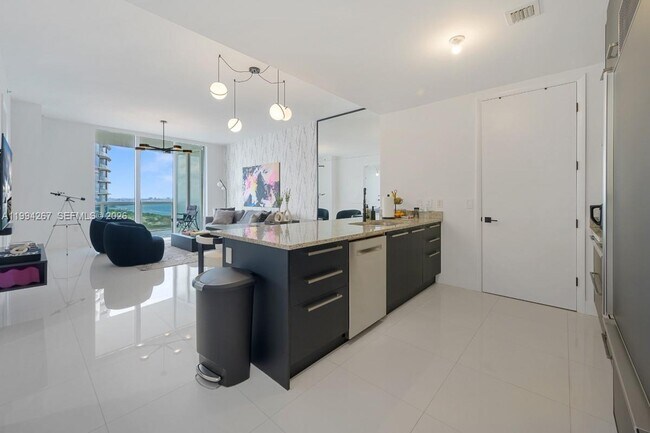 Building Photo - 15811 Collins Ave