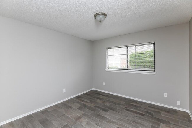 Building Photo - 1408 Sheffield Ct