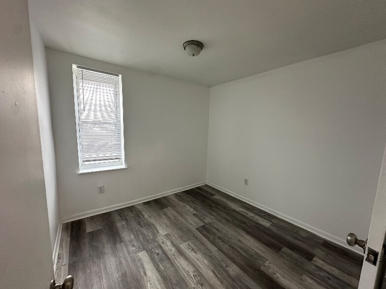 Building Photo - 1816 W Lanvale St