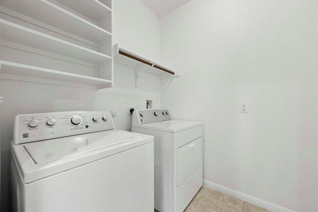 Building Photo - 383 Eagle Brook Ln