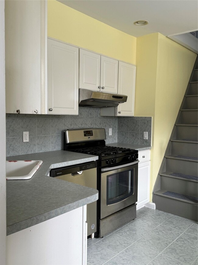 Building Photo - 109 Greenvale Ave