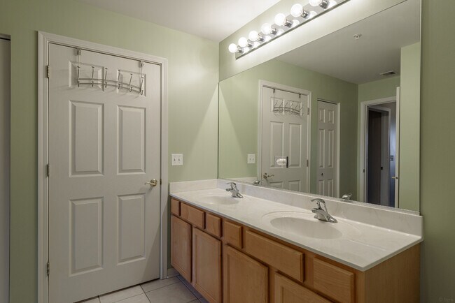 Building Photo - 6420 Double Eagle Dr