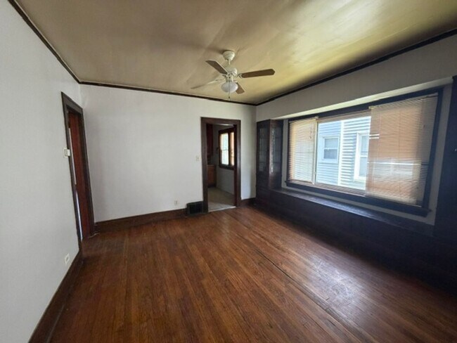 Building Photo - 3376 W 95th St