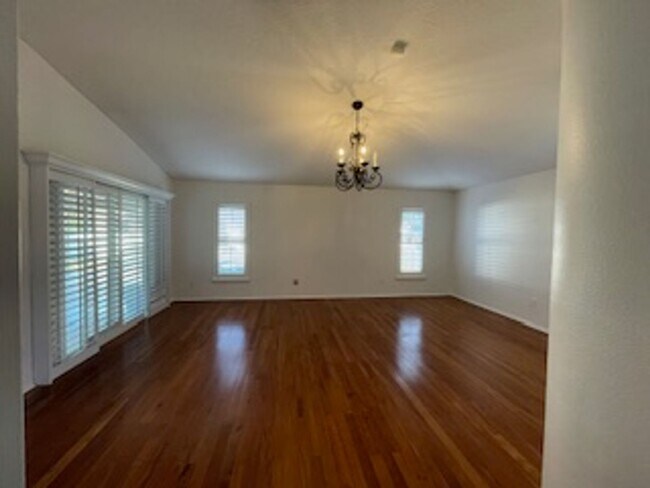 Building Photo - Carrollwood area , Andover Community , 3 Bedroom 2 Bath with beautiful Outdoor Living space. For ...