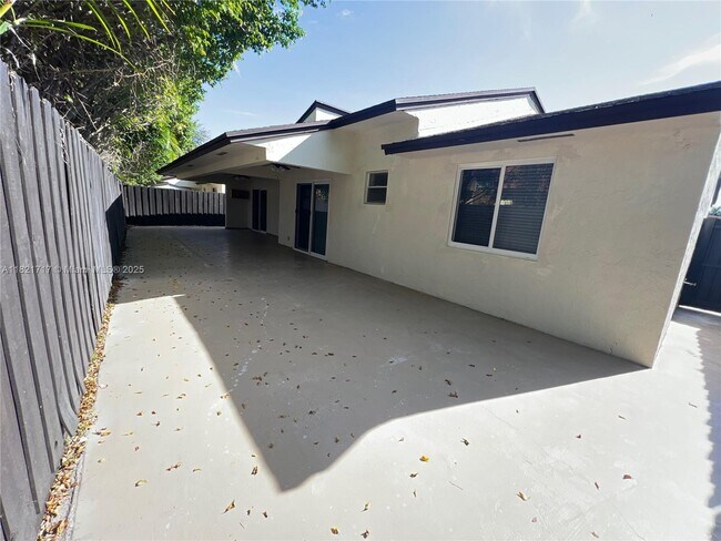 Building Photo - 545 W 79th Pl