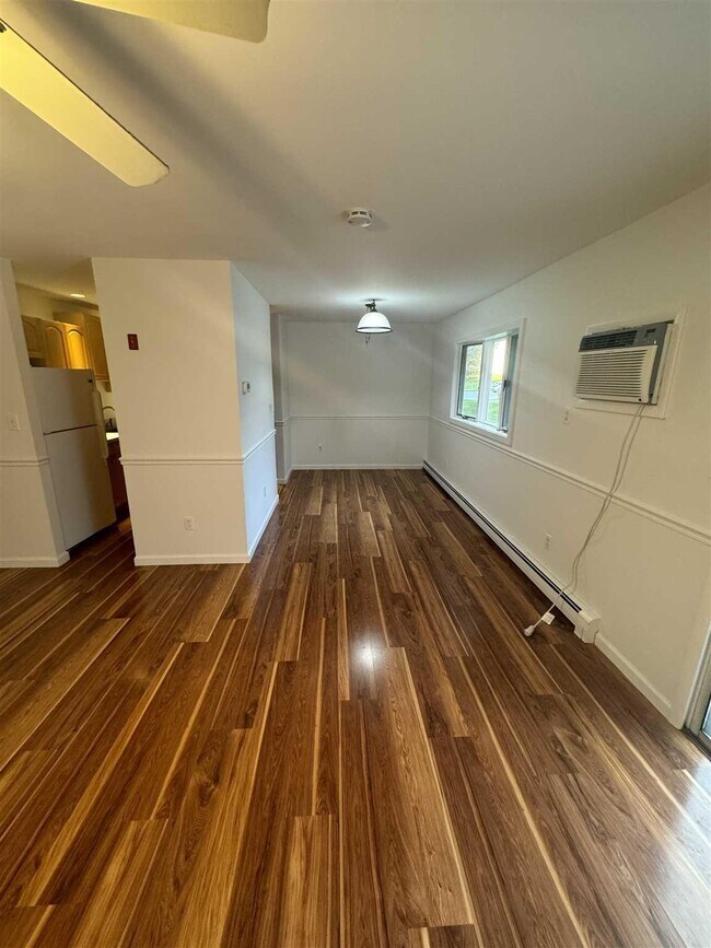 Building Photo - 10 Field Ct