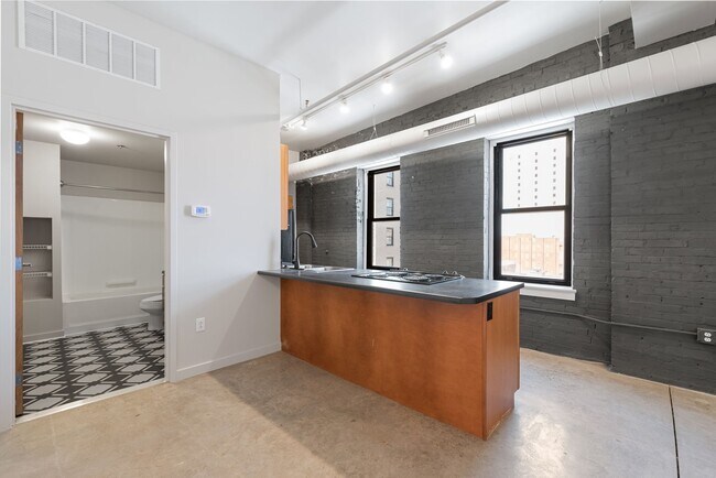 Building Photo - 1006 Olive St