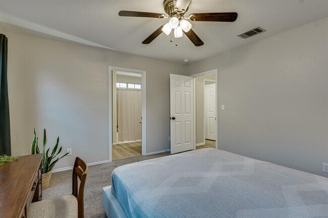 Building Photo - 1128 Overlook Way