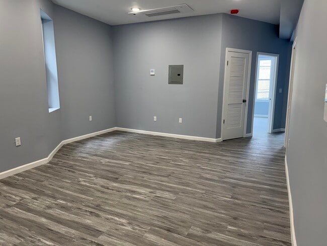 Building Photo - 155 Clifton Ave