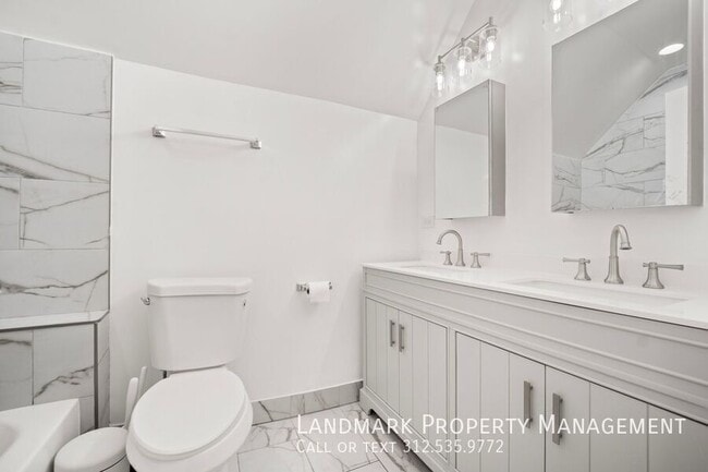 Building Photo - 806 S Taylor Ave