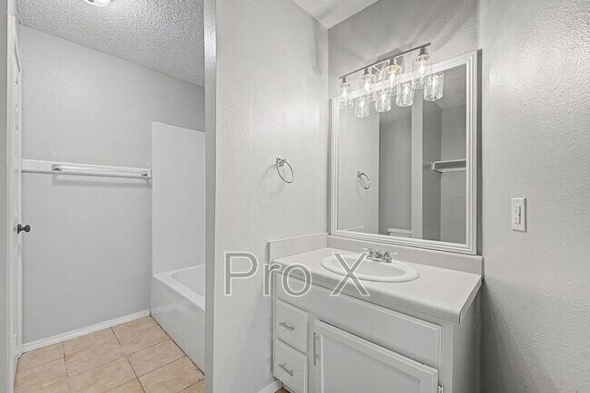 Building Photo - 3403 SW Victoria Pl