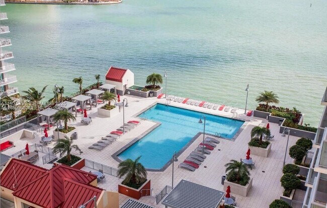 Building Photo - 1155 Brickell Bay Dr