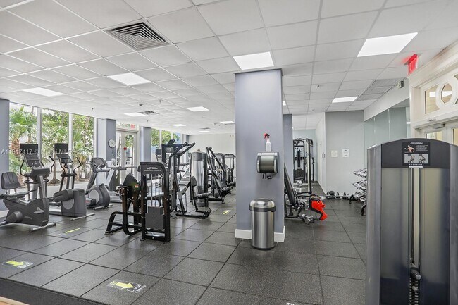 Building Photo - 2030 S Ocean Dr