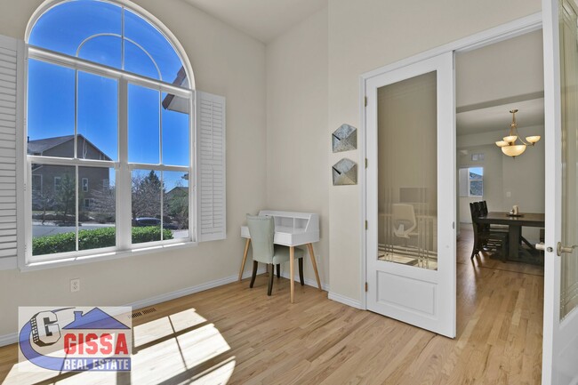 Building Photo - This stunning six-bedroom, three-and-a-hal...