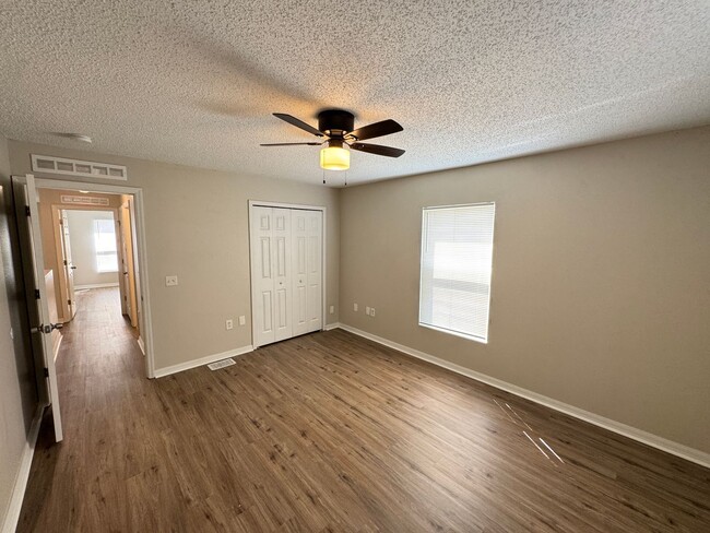 Building Photo - Spacious 4-Bedroom Home with 3 Full Baths in Whispering Trails – Pet Friendly!