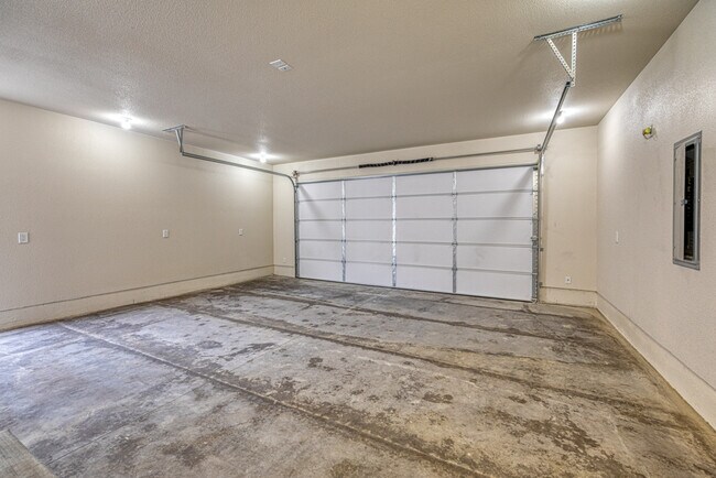 Building Photo - 5489 Shalynn Dr
