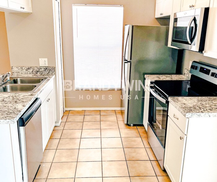 Building Photo - 3314 Lake Tiny Cir