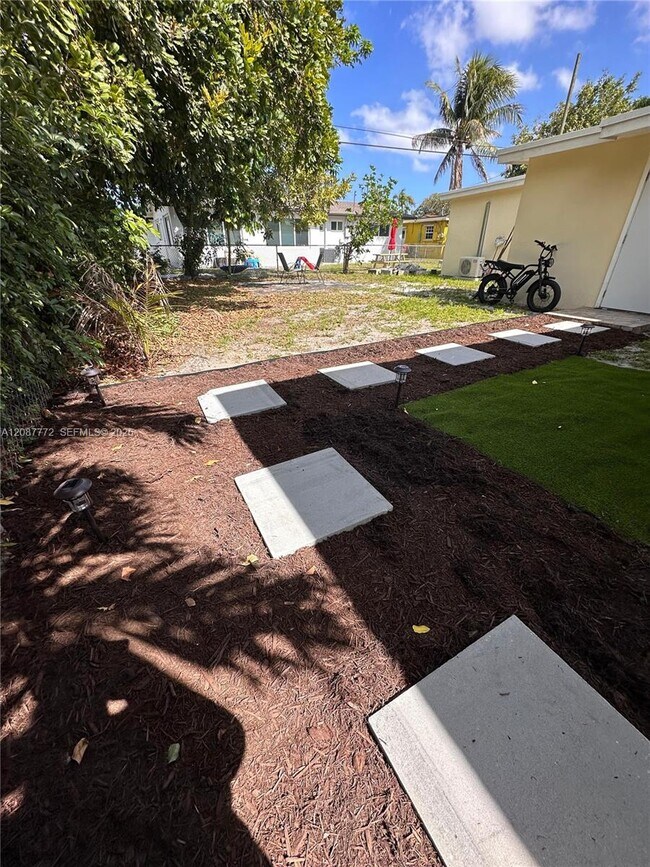 Building Photo - 340 SW 31st Ave