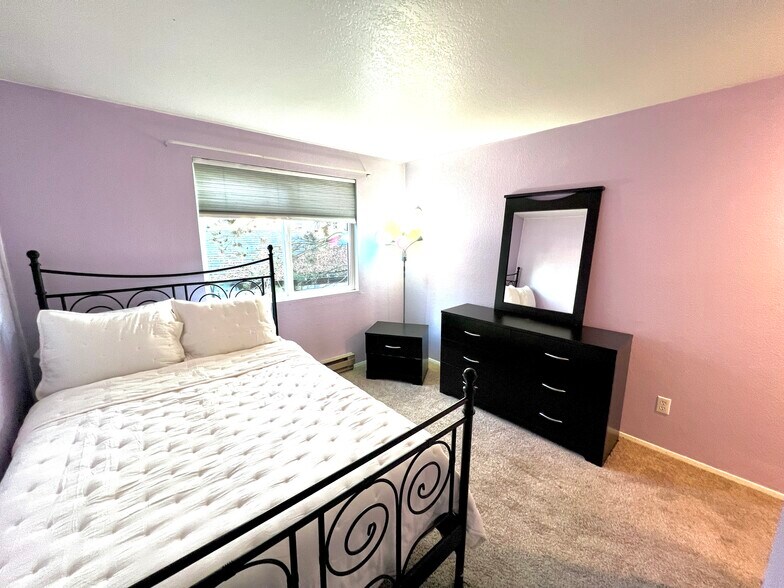 2nd bedroom w/full size bed - 204 Mountain Park Blvd SW
