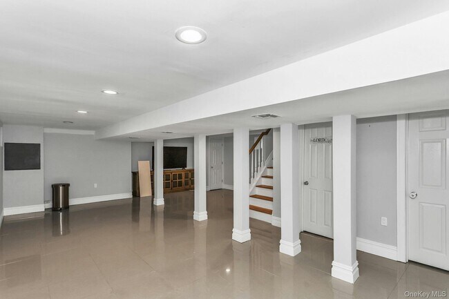 Building Photo - 180 Kensington Rd