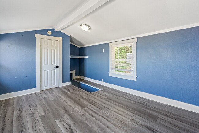 Building Photo - 1310 Alki Ave SW