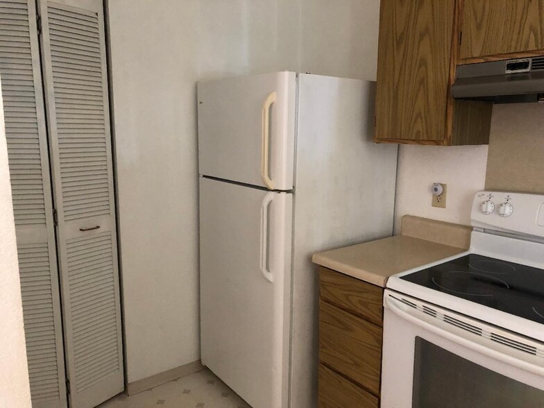 Pantry/Refrigerator - 95-644 Hanile St