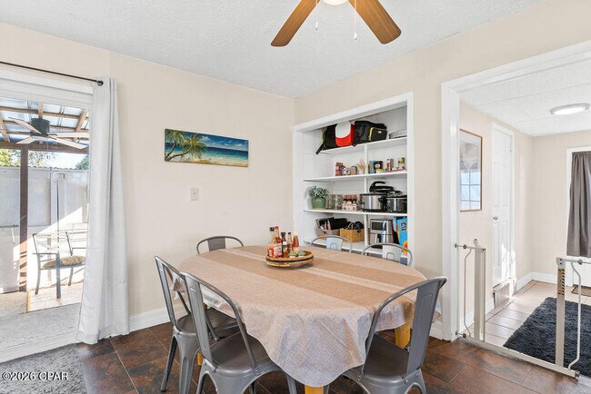 Building Photo - 808 Forestdale Ave