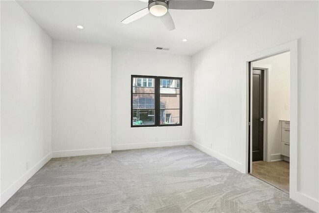 Building Photo - 2985 Lookout Pl NE