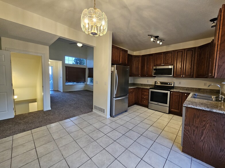 Building Photo - 4672 Saddle Ridge Dr