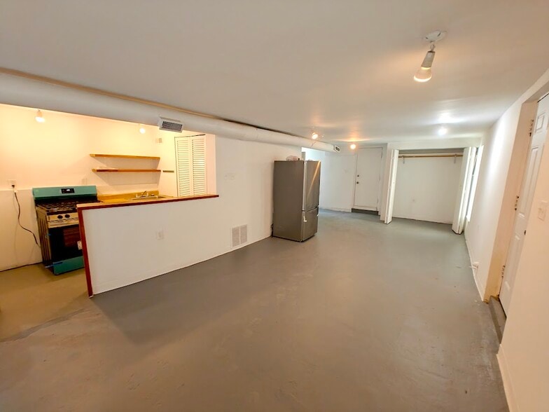 Building Photo - 1806 S Jefferson St