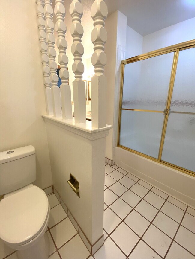 Building Photo - 1BR/1Bath Condo w/Garage