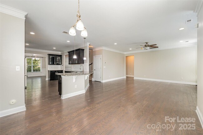 Building Photo - 1361 Rainier Dr