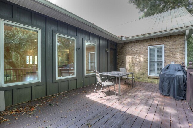 Building Photo - 15813 A