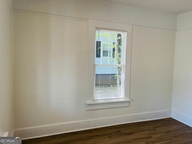 Building Photo - 410 Alford St